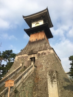 �����U